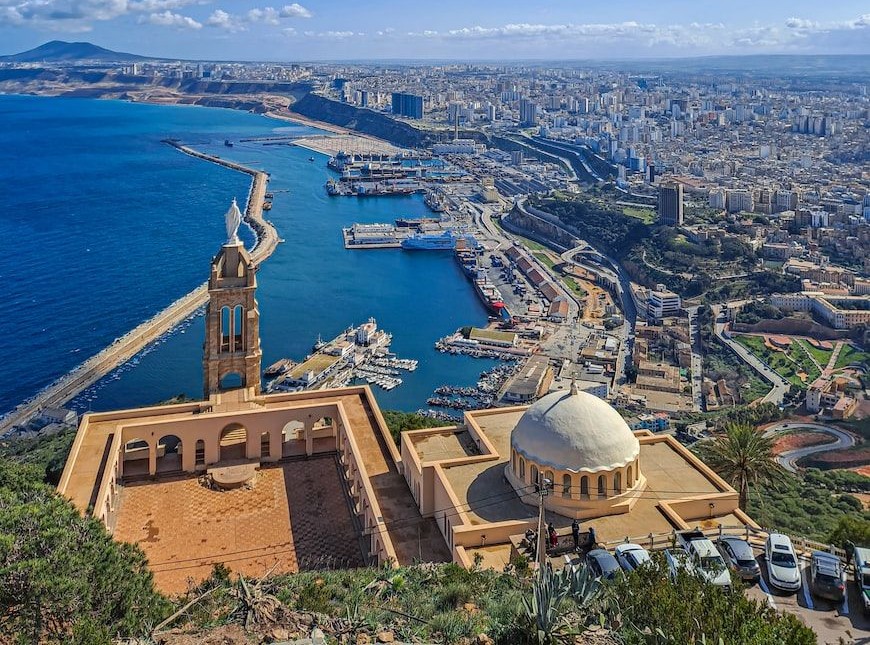 Vue panoramique depuis le Fort Santa Cruz sur la baie d'Oran