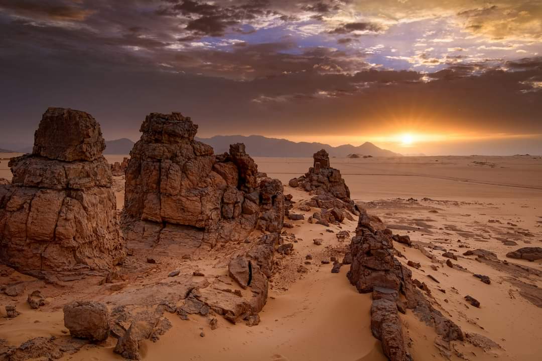 Paysage rocheux du Parc naturel du Tassili n'Ajjer près de Djanet