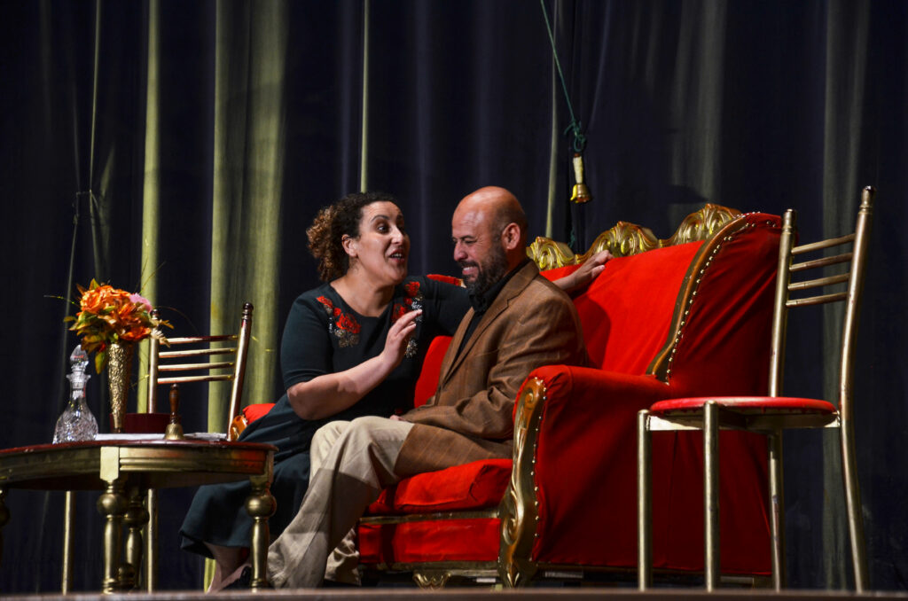 Représentation sur la scène du théâtre régional d’Annaba