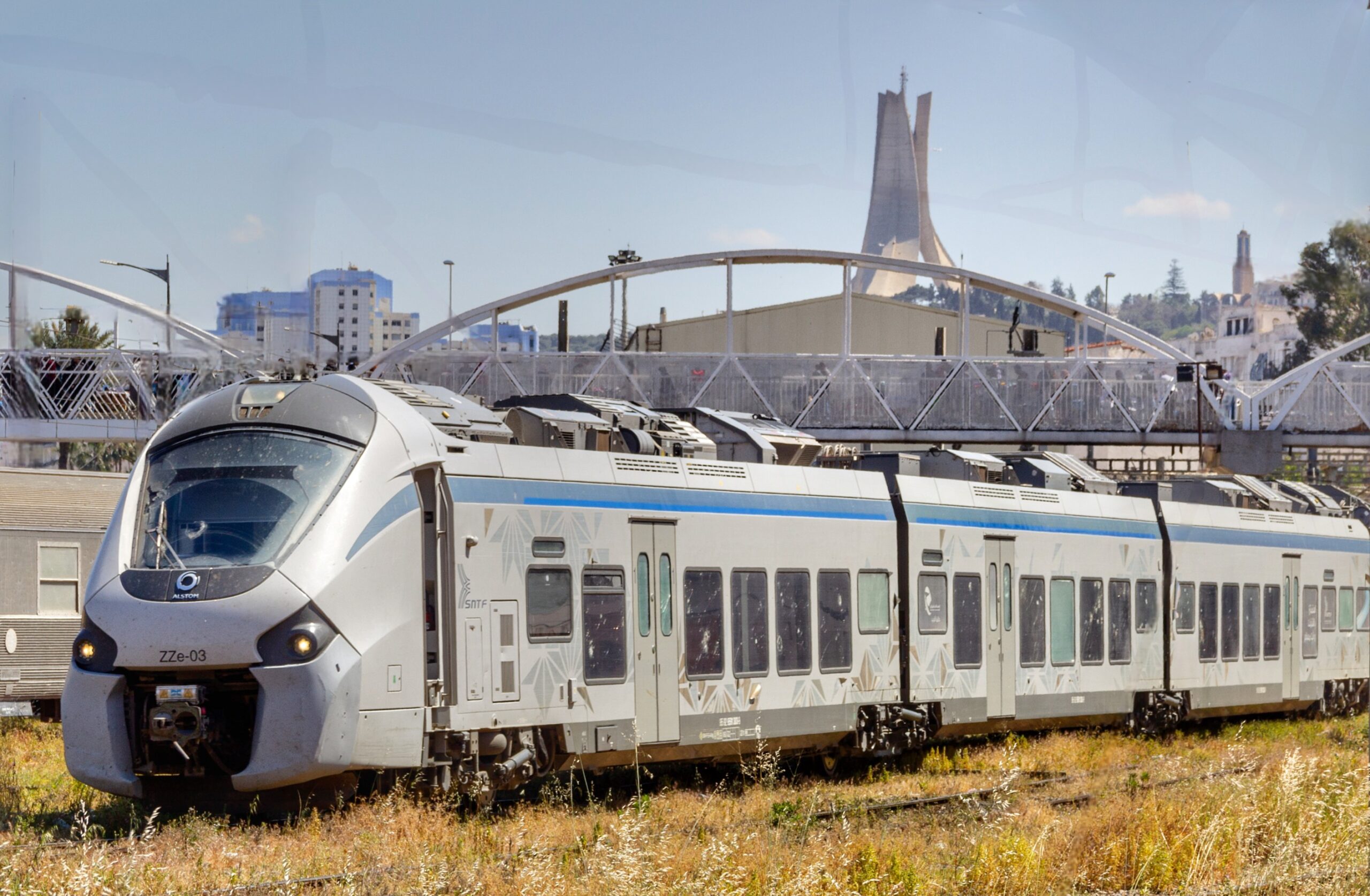 Un train Coradia en gare d’Agha à Alger