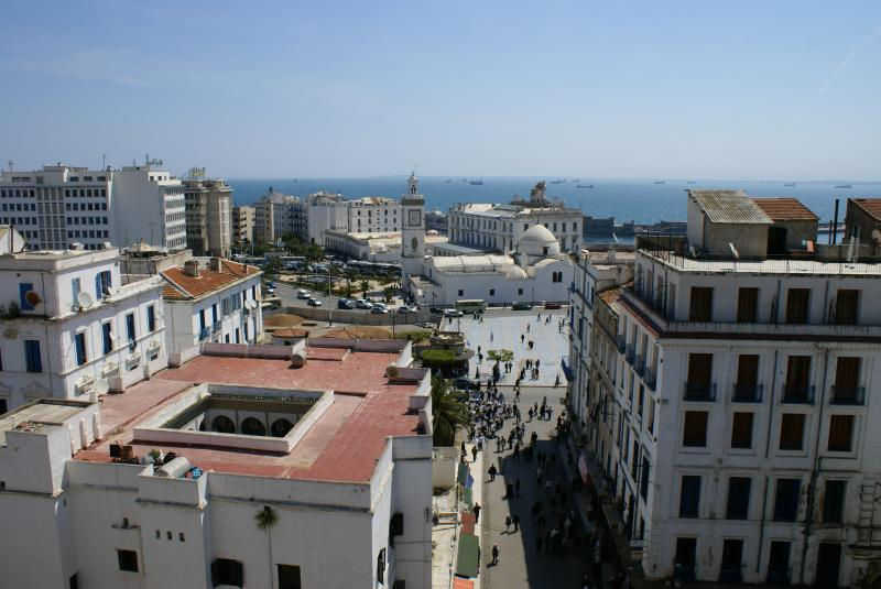 Le palais Dar Aziza sur la place des Martyrs à Alger