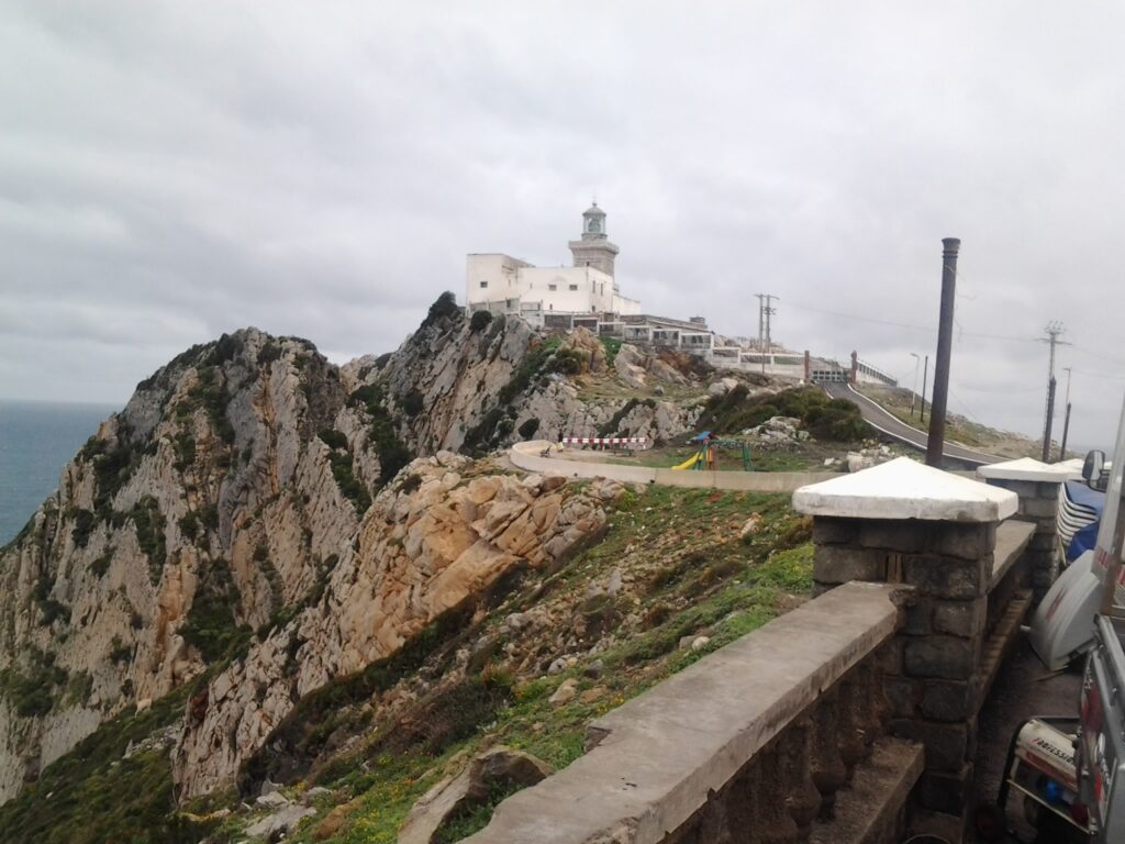 Le phare du Cap de Garde veillant sur l’entrée de la baie d’Annaba