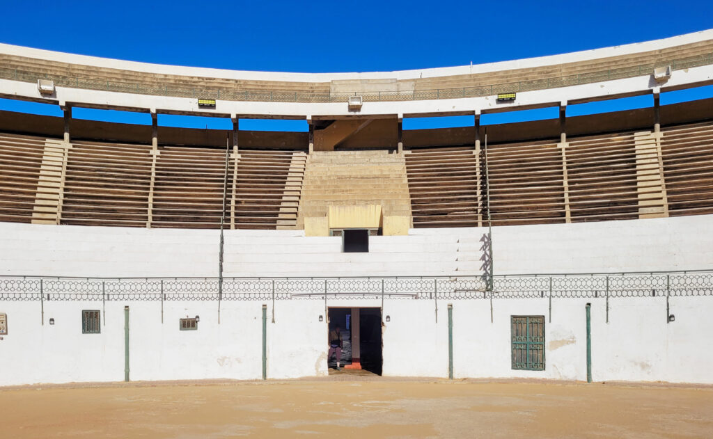 Gradins et piste des arènes d’Oran