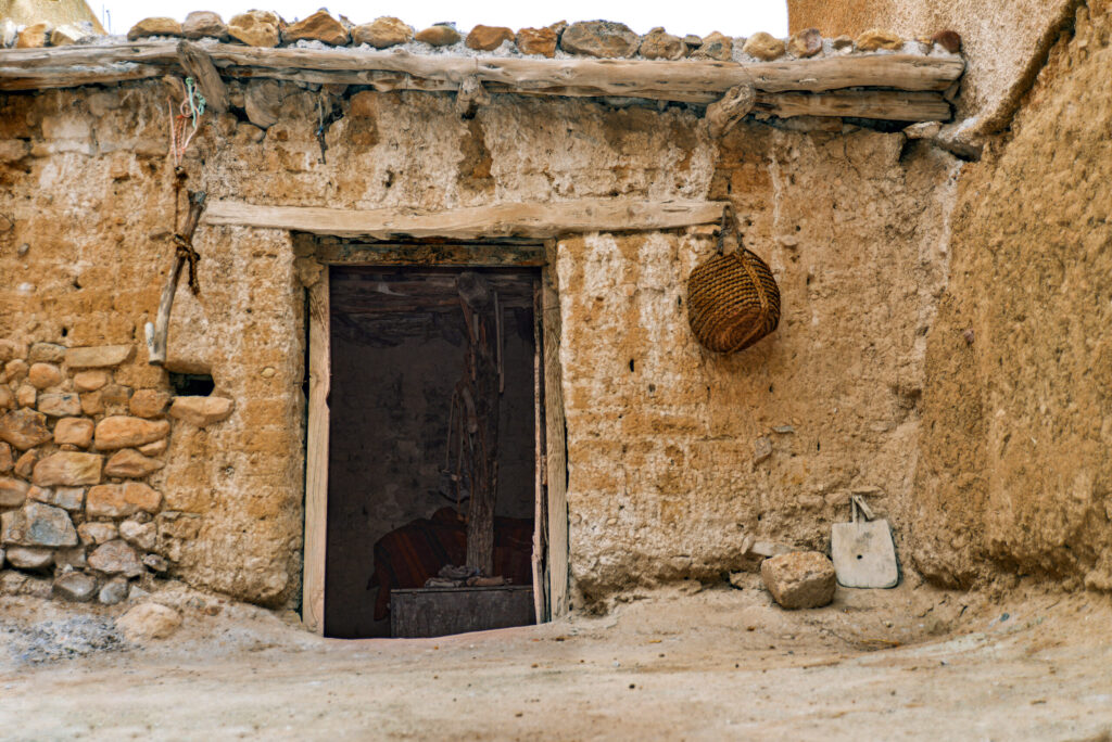 Porte traditionnelle dans le vieux ksar de Menaa