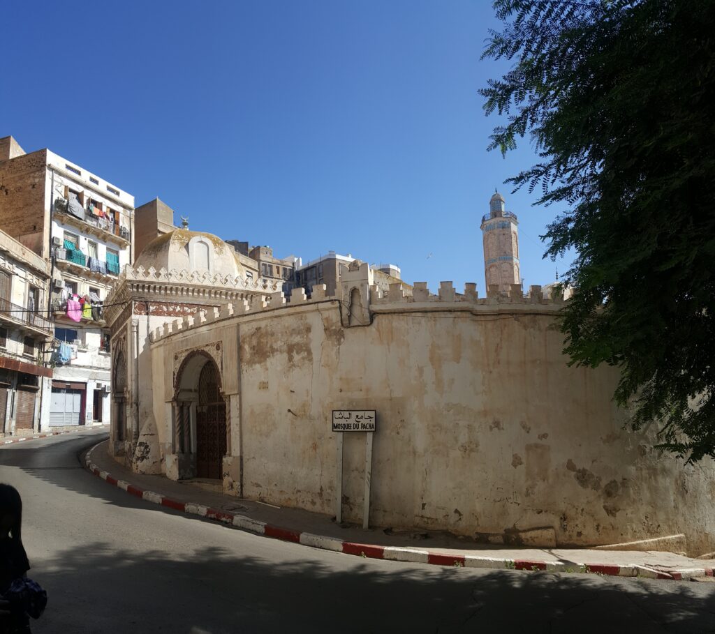La mosquée Hassan Pacha et son minaret à Sidi El Houari